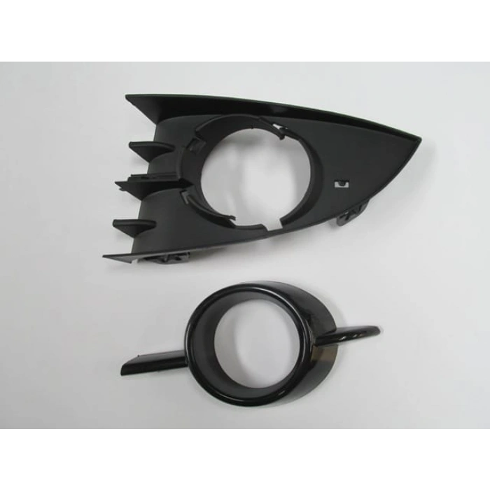RENAULT SCENIC- 2- 07/09; SİS LAMBA KAPAĞI SOL SİS DELİKLİ SİYAH (DIŞ ÇERÇEVESİ SİYAH) 2PARÇA(TYG)