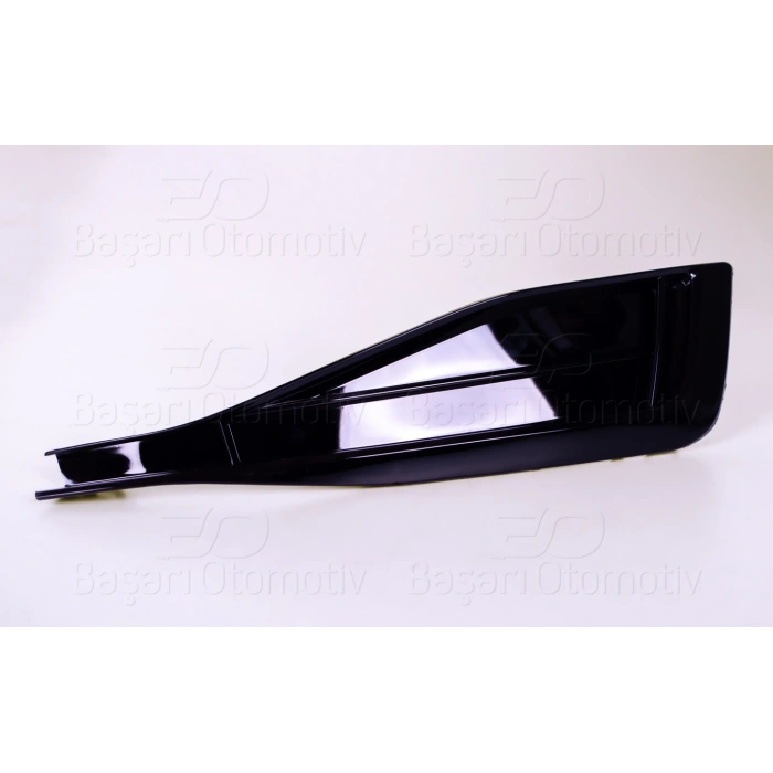 TAMPON IZGARASI SAG SISSIZ PARLAK SIYAH VW PASSAT 19 >