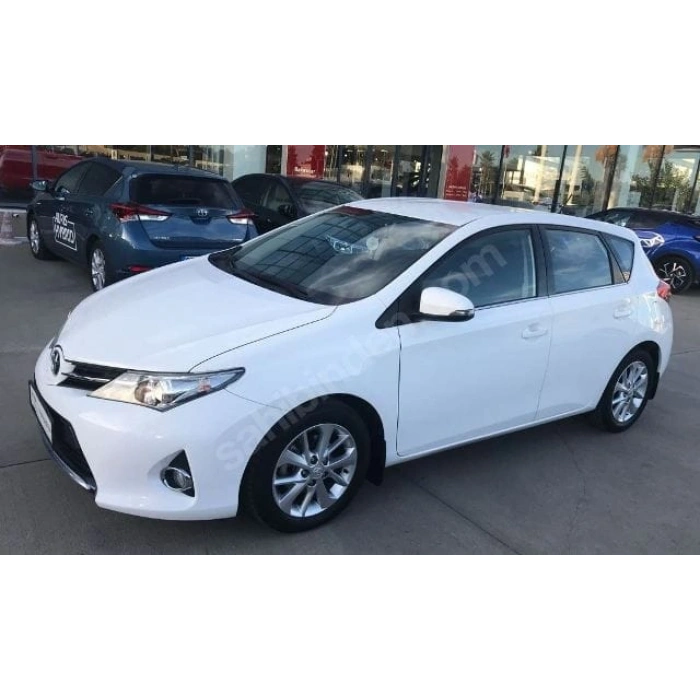 TOYOTA AURIS- 13/15; ARAÇ BİLGİLERİ VE RESİMLERİ