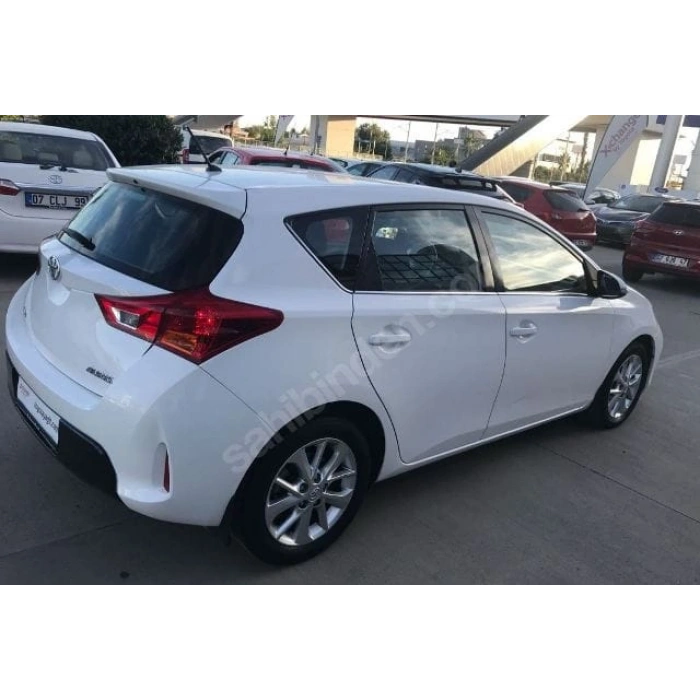 TOYOTA AURIS- 13/15; ARAÇ BİLGİLERİ VE RESİMLERİ