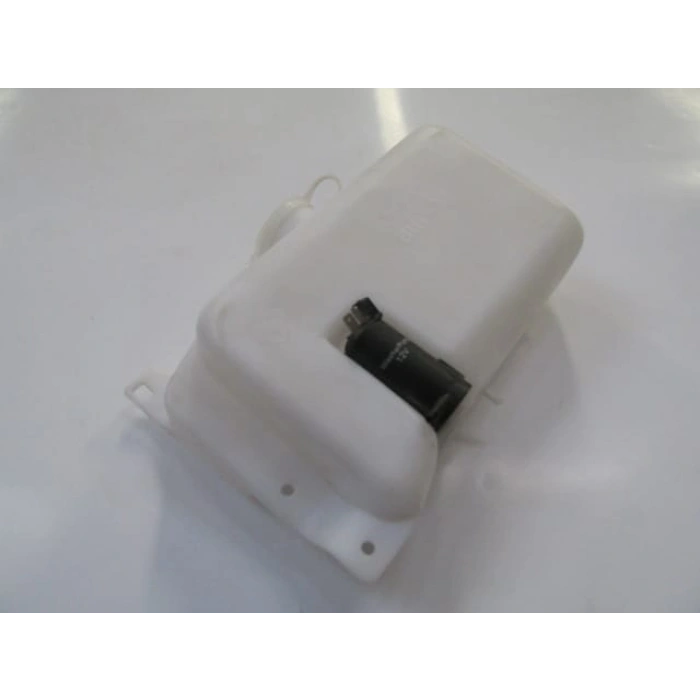 UNIVERSAL UNIVERSAL-; ÖN CAM SU BİDONU/DEPOSU MOTORLU (PICK-UP ARAÇLARA UYUMLU)