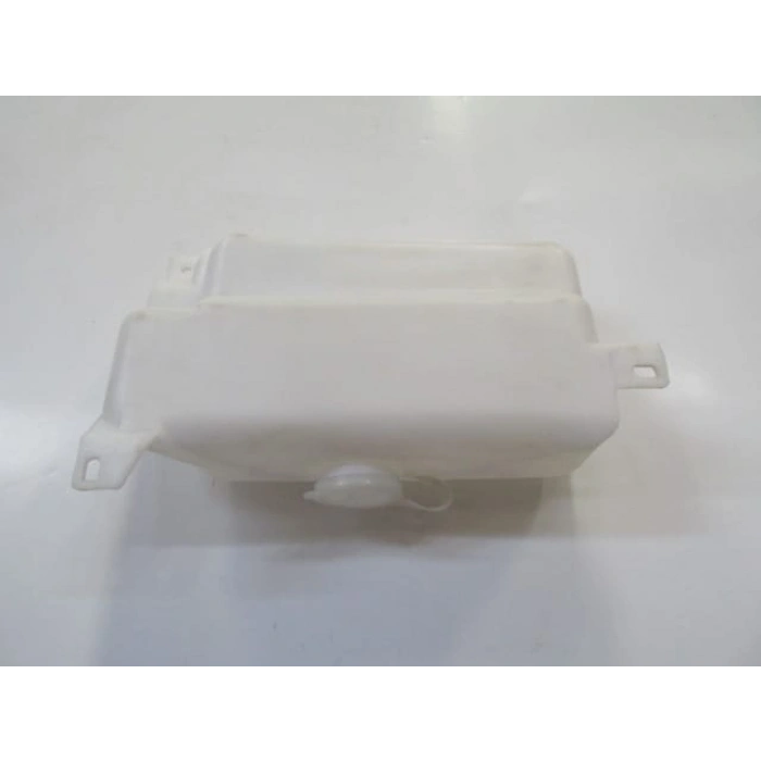 UNIVERSAL UNIVERSAL-; ÖN CAM SU BİDONU/DEPOSU MOTORLU (PICK-UP ARAÇLARA UYUMLU)