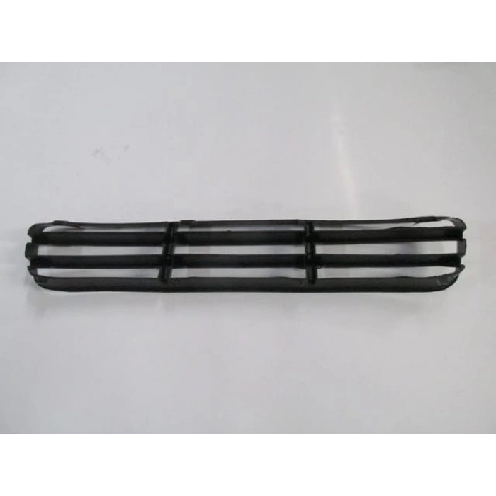 VOLKSWAGEN BORA- 99/05; ÖN TAMPON PANJURU ORTA SİYAH (TW)