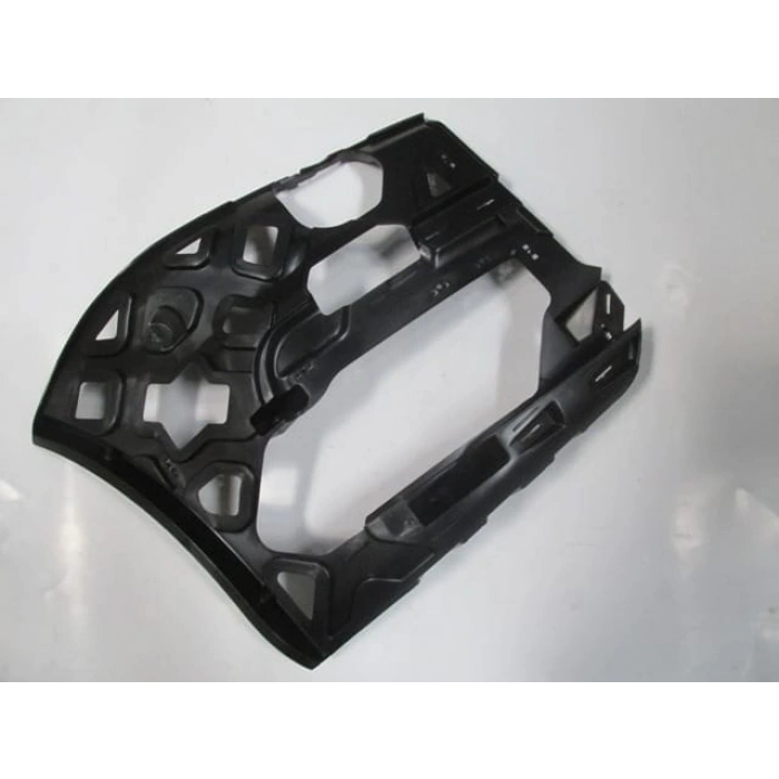 VOLKSWAGEN CADDY- 15/20; ÖN TAMPON BAĞLANTI BRAKETİ BÜYÜK SAĞ (YAN KULAĞA TAKILAN) (MAXI VAN)(TYG)