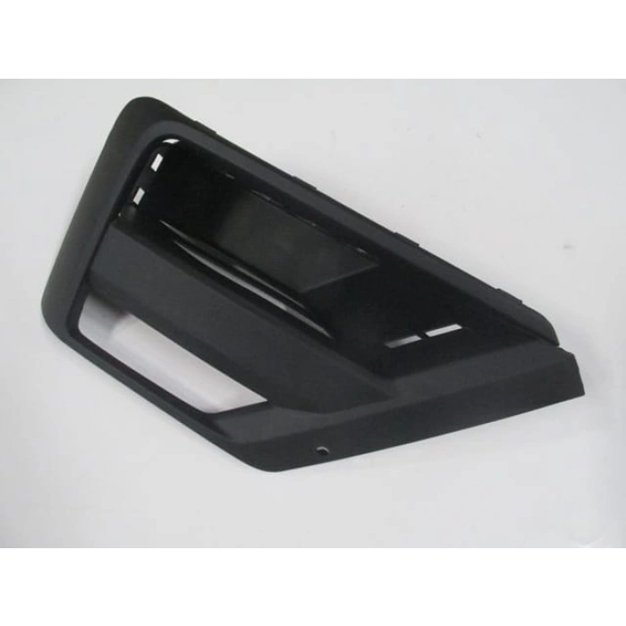 VOLKSWAGEN CRAFTER- 18/25; SİS LAMBA KAPAĞI SAĞ SİS DELİKLİ/SENSÖR DELİKSİZ (TYG)