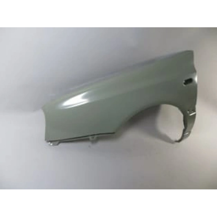 VOLKSWAGEN GOLF- 3- 92/98; ÖN ÇAMURLUK DELİKLİ SOL (ANTEN DELİKLİ) GRİ BOYALI (SIMYI)