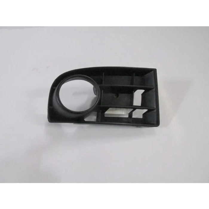 VOLKSWAGEN GOLF- 5- 04/09; SİS LAMBA KAPAĞI SAĞ SİYAH (SİS DELİKLİ) (BOYANIR TİP) (TYG)