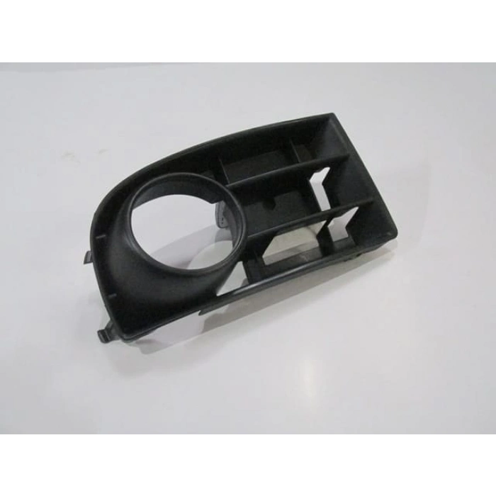VOLKSWAGEN GOLF- 5- 04/09; SİS LAMBA KAPAĞI SAĞ SİYAH (SİS DELİKLİ) (BOYANIR TİP) (TYG)