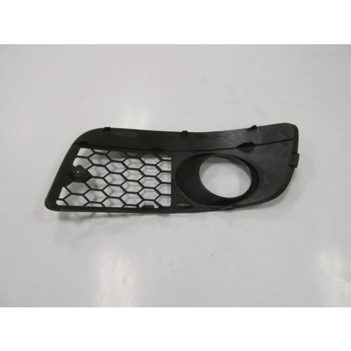 VOLKSWAGEN GOLF- 5- 04/09; SİS LAMBA KAPAĞI SAĞ SİYAH (SİS DELİKLİ)(GTI) (IZGARALI AÇIK TİP)(TW)