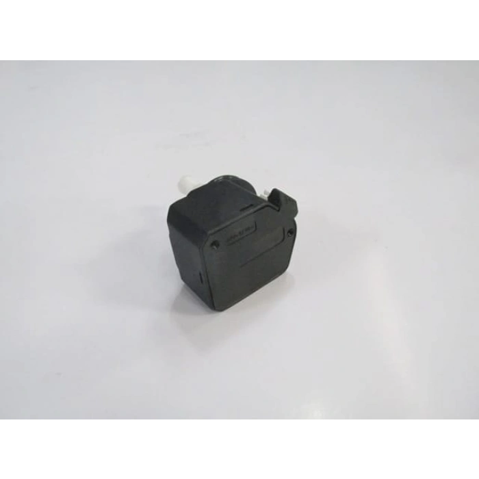 VOLKSWAGEN JETTA- 5- 06/10; FAR MOTORU (12V) (BFN)