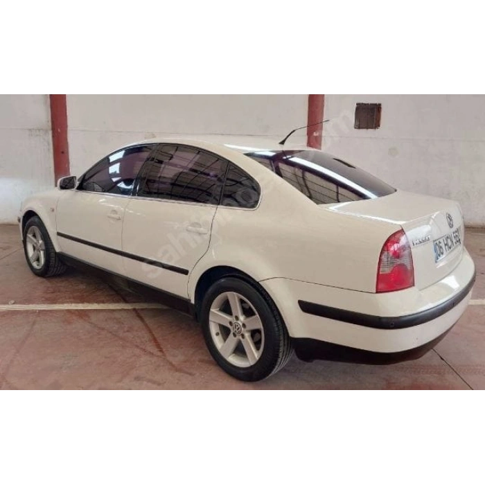 VOLKSWAGEN PASSAT- B5- 01/05; ARAÇ BİLGİLERİ VE RESİMLERİ