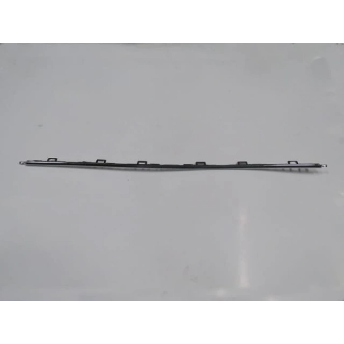 VOLKSWAGEN PASSAT- B8- 14/18; ARKA TAMPON ÇITASI ORTA NİKELAJI (TW)