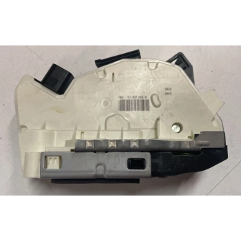 KAPI KİLİDİ ÖN SAĞ ORJİNAL 2020 >  TRANSPORTER