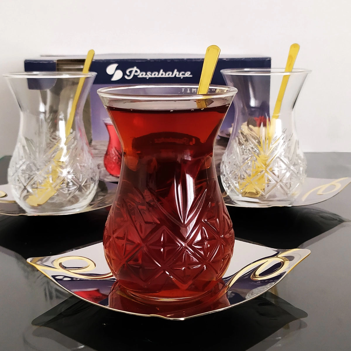 Paşabahçe 42881 Timeless Çay Bardak ve Çelik Gold Tabak Takımı-6 Kişilik