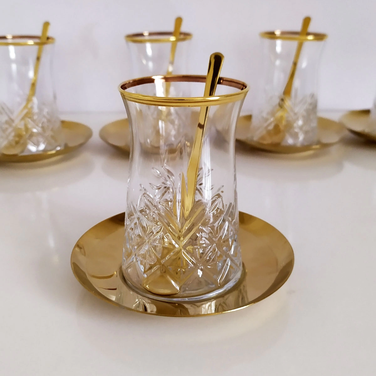 Paşabahçe 42891 Timeless Gold Çay Bardak ve Çelik Gold Tabak Takımı-6 Kişilik