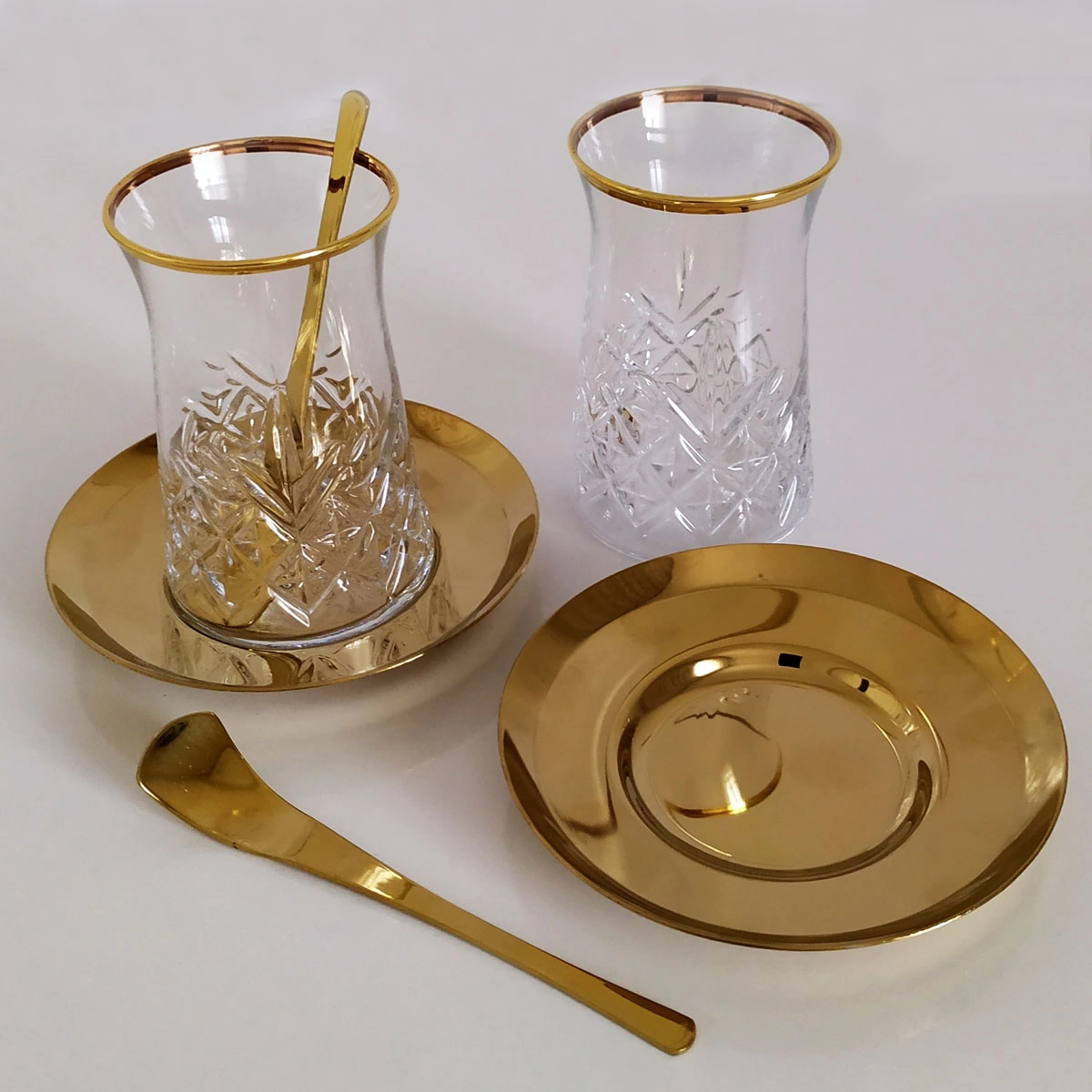 Paşabahçe 42891 Timeless Gold Çay Bardak ve Çelik Gold Tabak Takımı-6 Kişilik