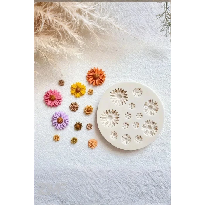 Küçük Papatya Çiçekleri 13lü Mum Beton Silikon Kalıp (1 Adet)