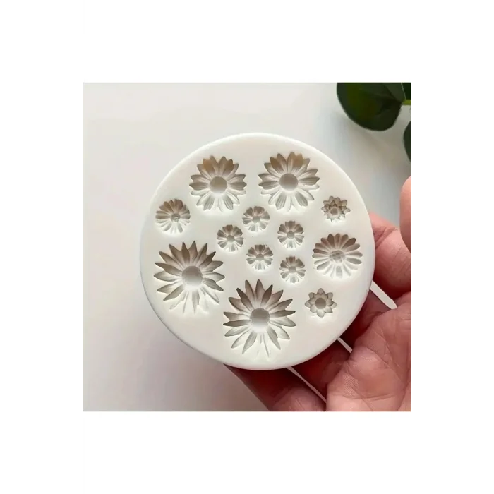 Küçük Papatya Çiçekleri 13lü Mum Beton Silikon Kalıp (1 Adet)