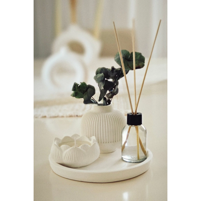 Hediyelik Tepside İskandinav Vazo Bebek Pudrası Kokulu Lotus Mum ve Oda Kokusu