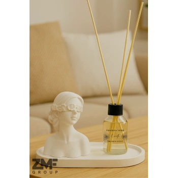 Beton Tepsi Üzerinde Çiçek Desenli Kadın Biblosu ve Vanilya Aromalı Oda Kokusu Seti