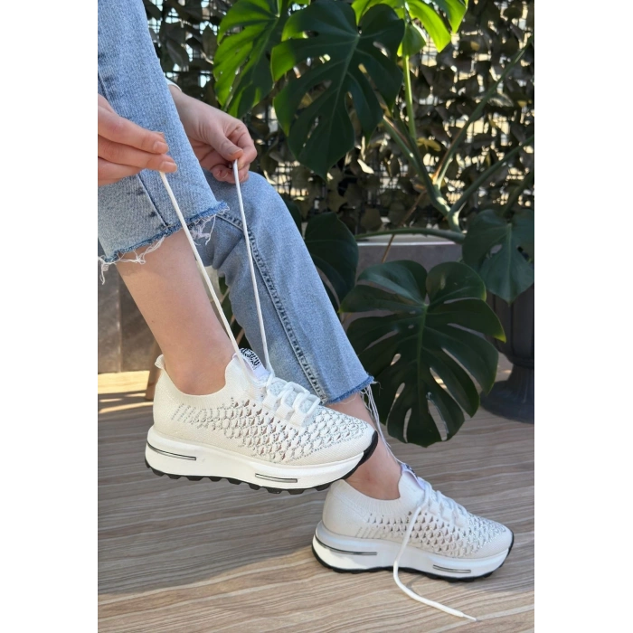 Cilla Beyaz Triko Boncuk İşlemeli Spor Ayakkabı