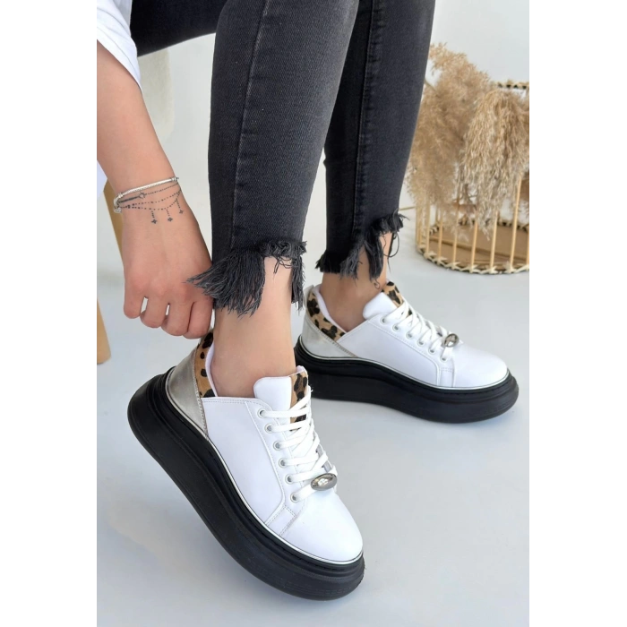 Jista Beyaz Cilt Siyah Tabanlı Bağcıklı Spor Ayakkabı