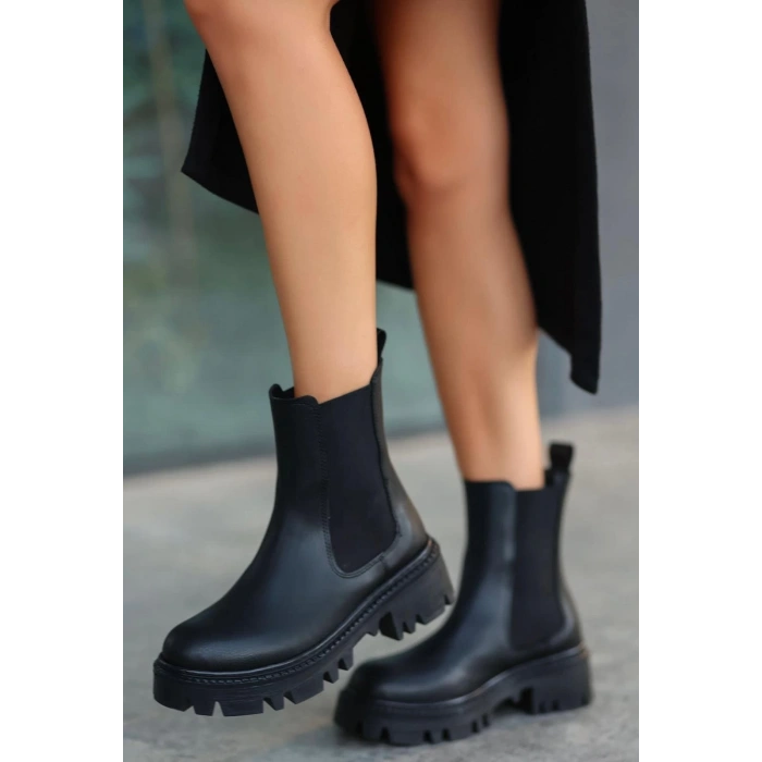 Ninle Siyah Cilt Topuklu Bot