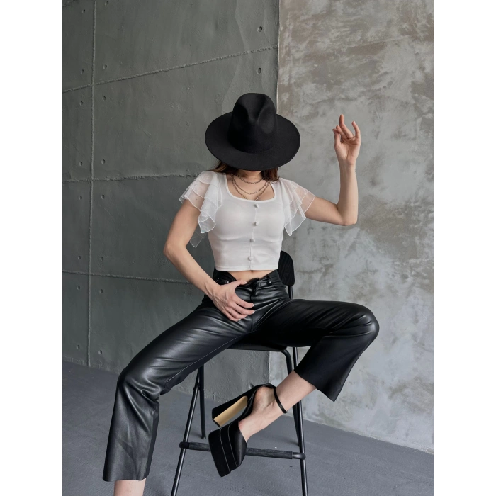 Omuzu Tüllü Düğme Detaylı Crep Bluz