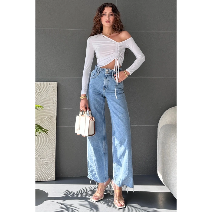 Tek Omuz Yanı Büzgü Detaylı Sandy Bluz