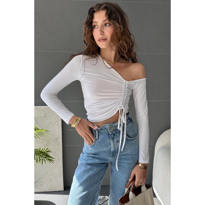 Tek Omuz Yanı Büzgü Detaylı Sandy Bluz