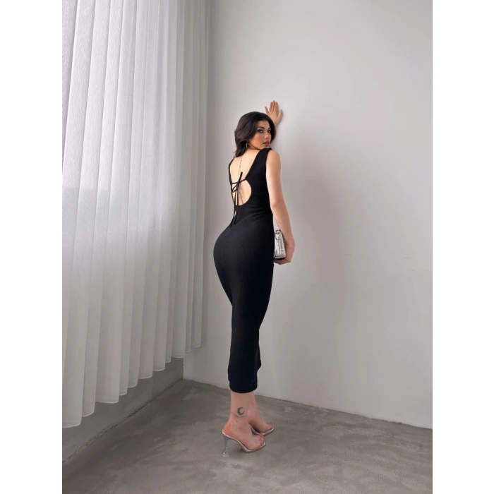 V Yaka Sırtı Bağcık Detaylı Triko Elbise