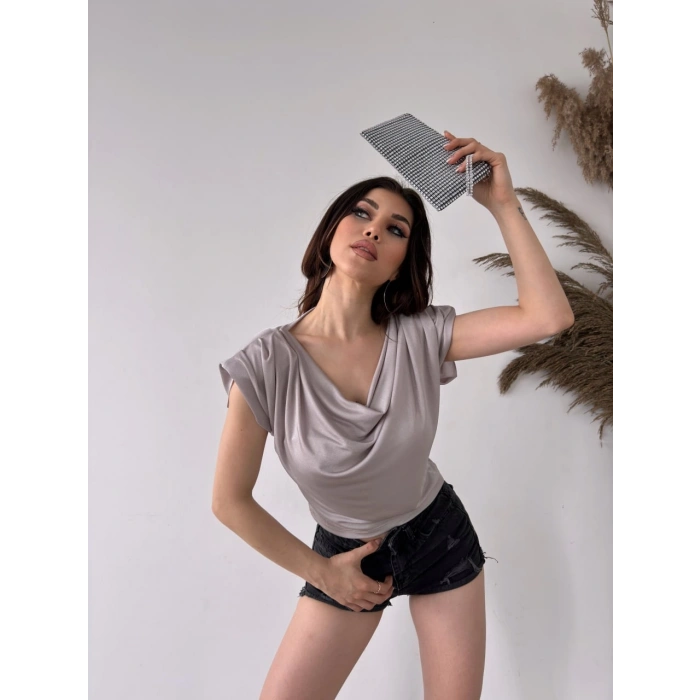 Vatkalı Degaje Yaka Buzzy Bluz