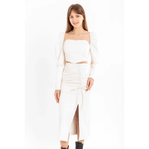 Deri Kumaş Diz Altı Boy Yırtmaçlı Büzgü Detaylı Kadın Etek-Ekru