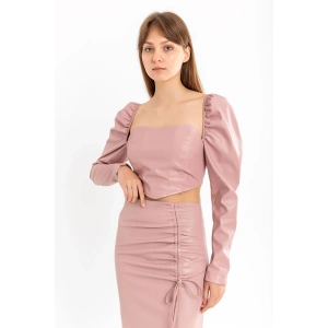 Deri Kumaş Straplez Kalp Yaka Fermuar Detaylı Kadın Crop-Pudra