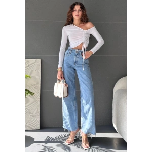 Tek Omuz Yanı Büzgü Detaylı Sandy Bluz