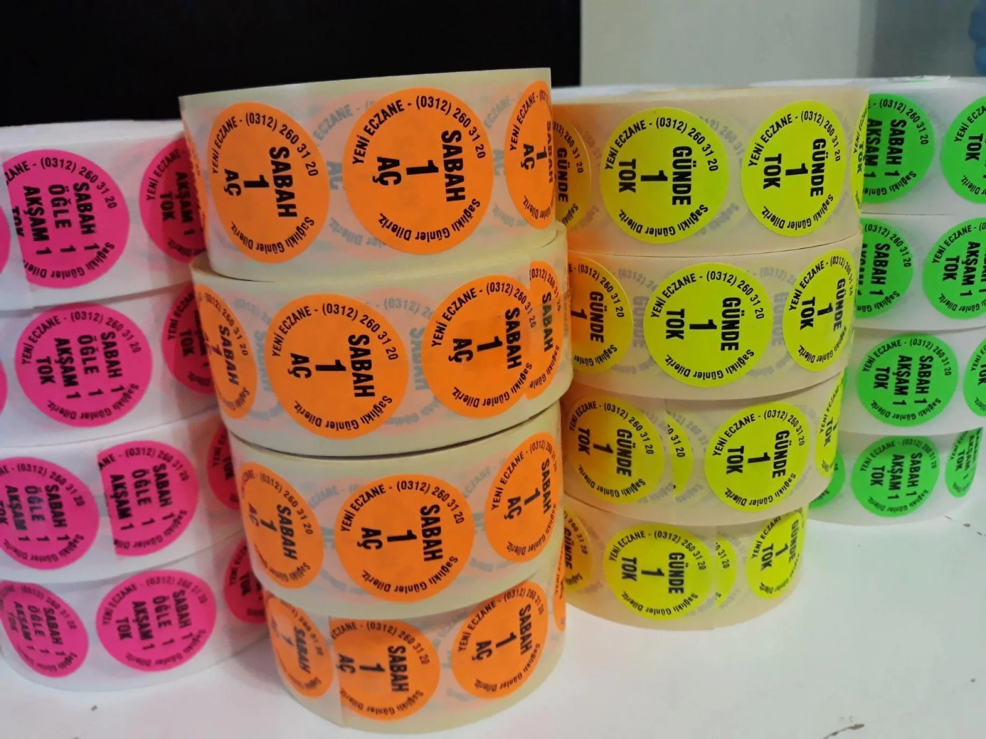 30.000 adet 4 farklı çeşit rulo ilaç kullanım etiketi
