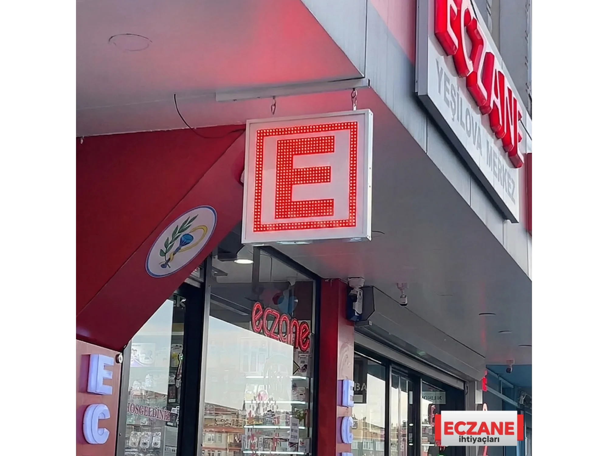 Eczane E Pano, Çift taraflı sallanır E logo