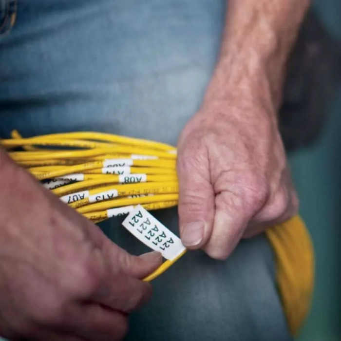 Dymo Rhinopro 18488 Beyaz/siyah Esnek Naylon Şerit 12 Mm X 3,5 Mt