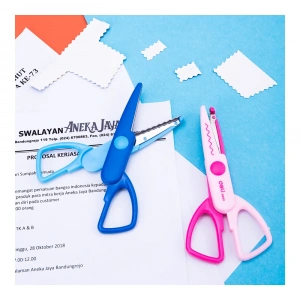 Deli Craft Makas Neon 136mm D60001