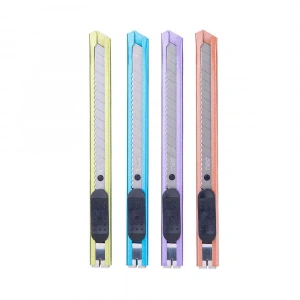 Deli Metal Maket Bıçağı Dar 9 mm. 1 Adet (Karışık Renk)