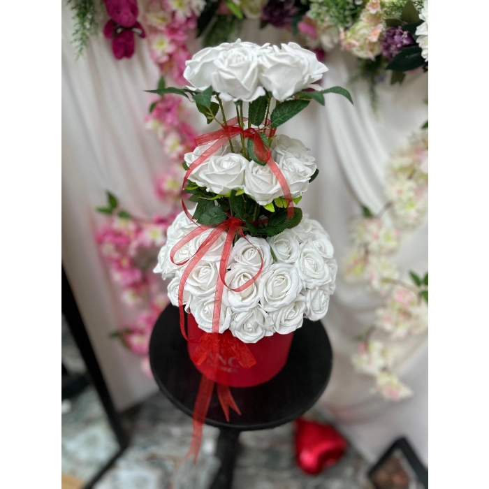 3 Katlı Kadife Gül Aranjman