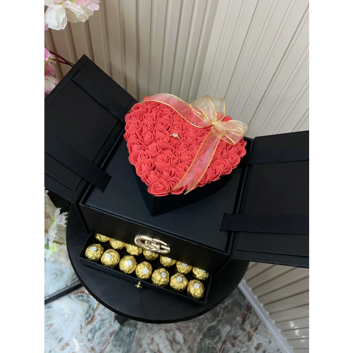 Premium Kutuda Lateks Güller & Çikolata