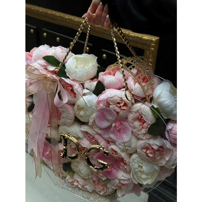 Premium Kalp Çantada Şakayıklar