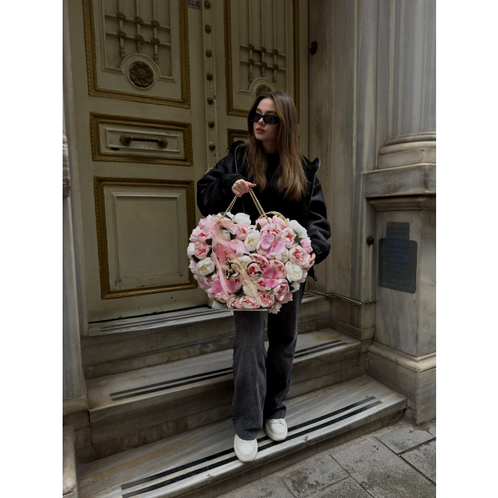 Premium Kalp Çantada Şakayıklar