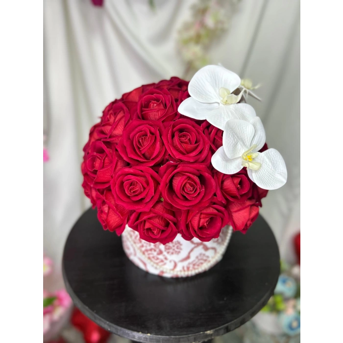 İnci Detay Islak Dokulu Orkide & Gül Aranjmanı