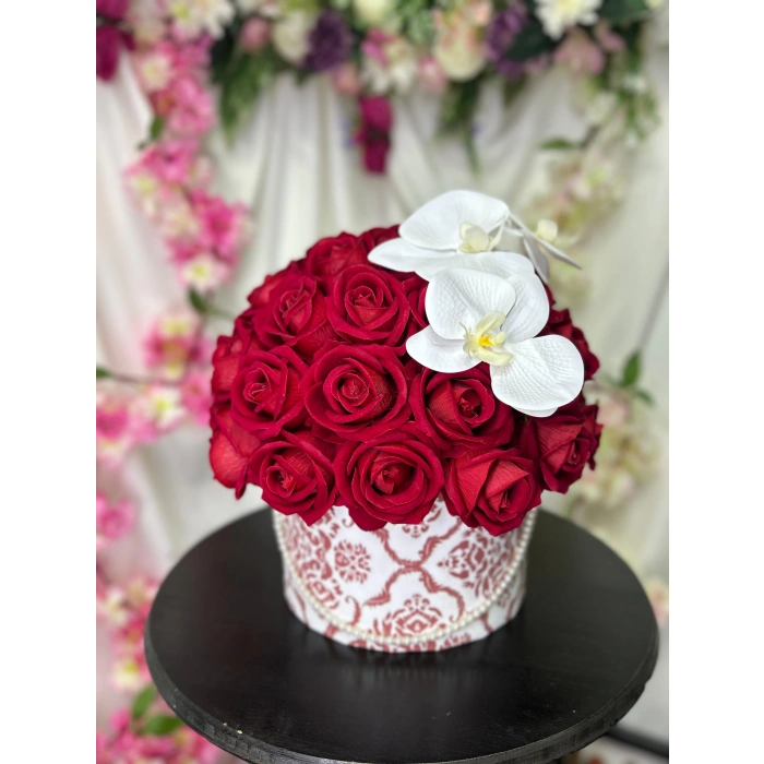 İnci Detay Islak Dokulu Orkide & Gül Aranjmanı