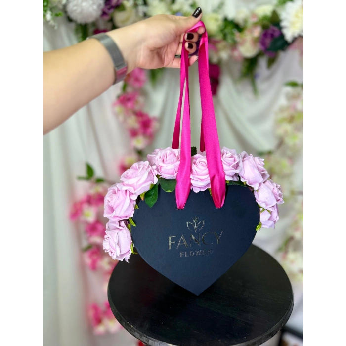 Kalp Çanta Kutuda Pembe Kadife Güller