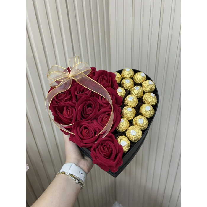Kalp Kutuda Rocher ve Kadife Güller