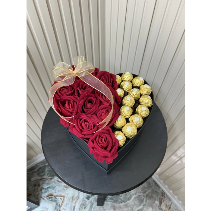 Kalp Kutuda Rocher ve Kadife Güller