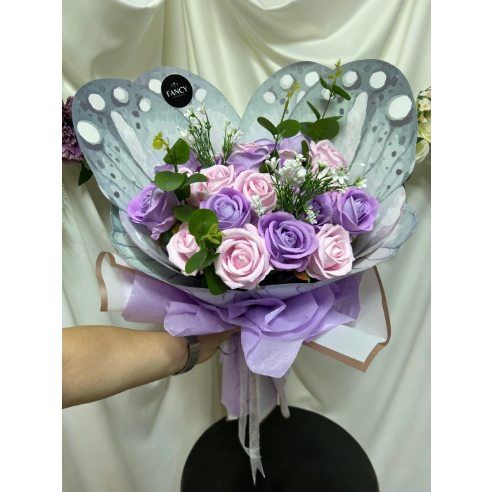 Kelebek Tasarım Kadife Gül Buketi